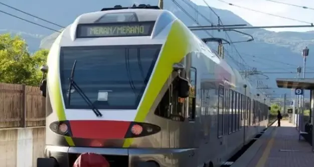 Una persona muore travolta dal treno a Salorno, circolazione temporaneamente interrotta