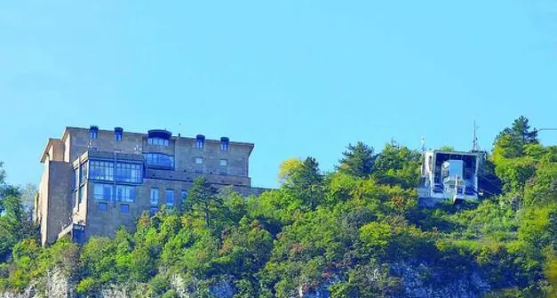 Il Comune insiste: una casa di riposo all'hotel Panorama di Sardagna