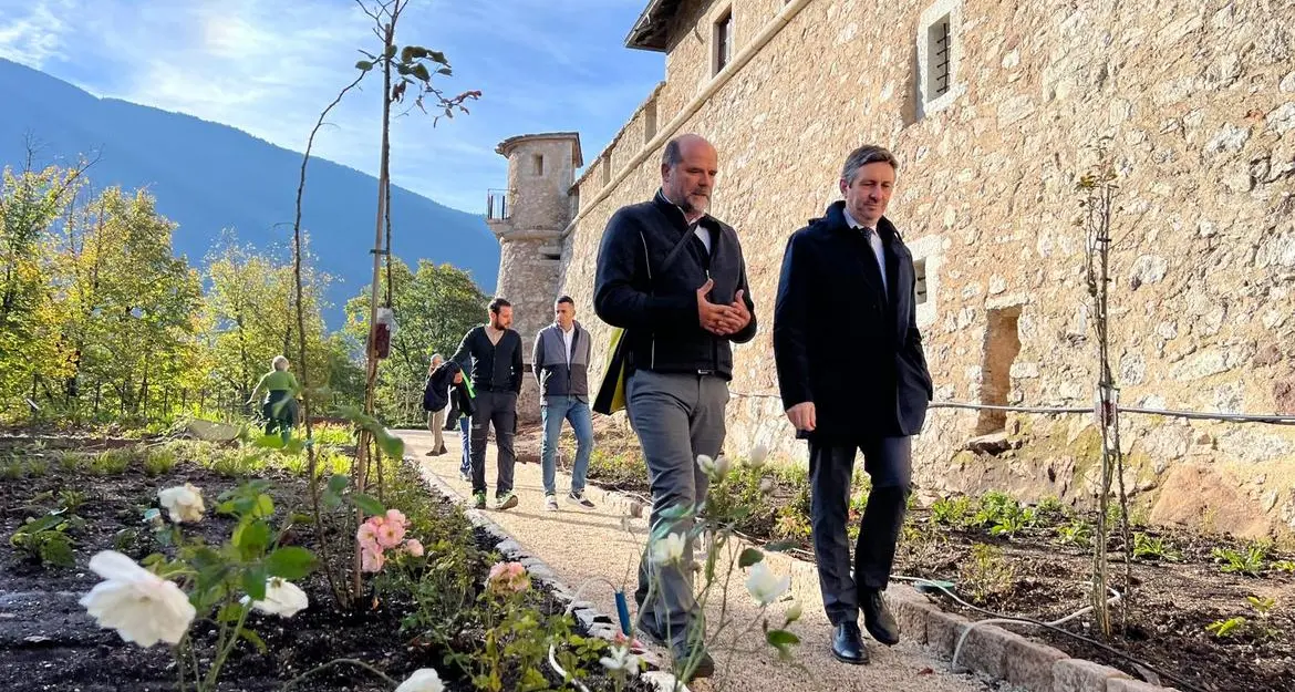 Castel Thun migliora lo spazio esterno: giardino, orto storico e un'area speciale