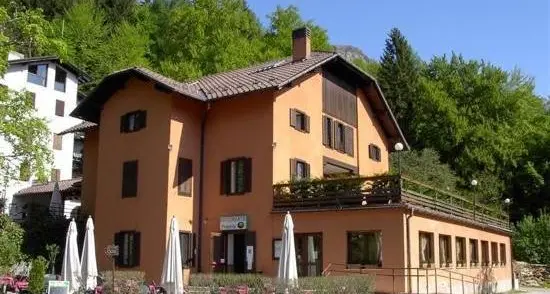 Lago di Cei: altra asta deserta per l'ex albergo Martinelli, aggiudicato invece il pub
