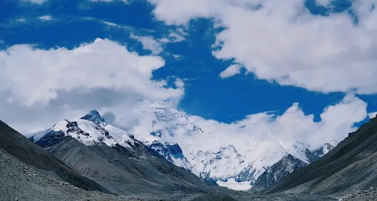 \"Dopo un secolo l'Everest restituisce i resti del pioniere Irvine\"