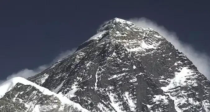 Il mistero dell'Everest e il nuovo ritrovamento riemerso dai ghiacci
