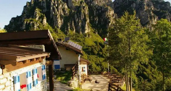 Quasi 65 mila pernottamenti nei 35 rifugi trentini della Sat: +13% rispetto al 2019