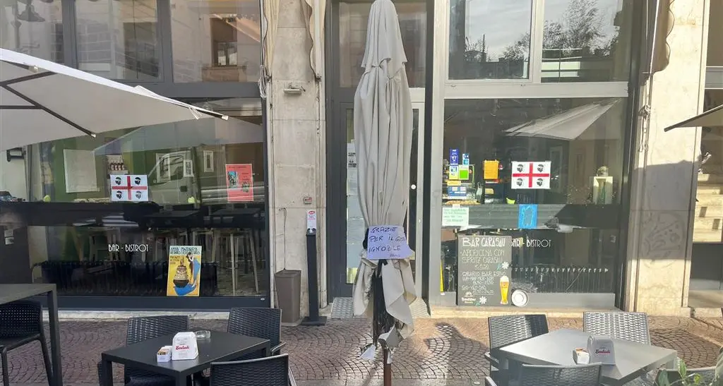 Ferrari e Zanella: gravissimo il rogo della bandiera arcobaleno a Trento