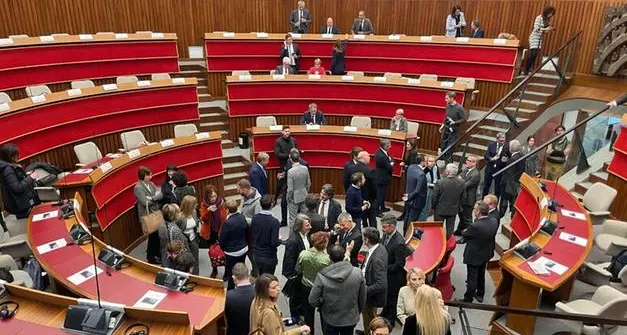 Sindaci, niente terzo mandato nei centri maggiori: voto notturno in consiglio regionale