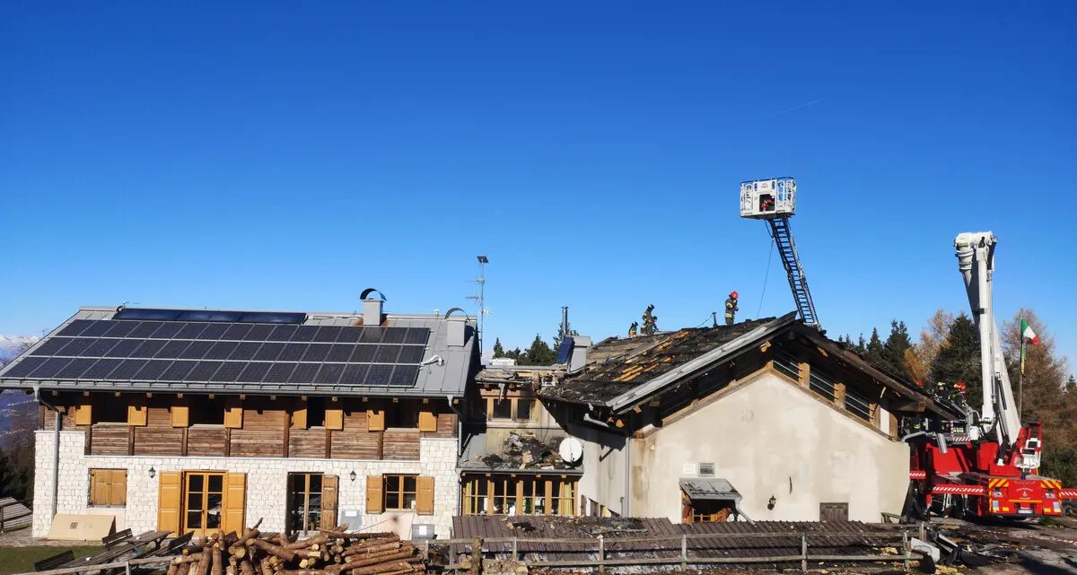 Rifugio Zugna, forse già fra una settimana la riapertura dopo l'incendio