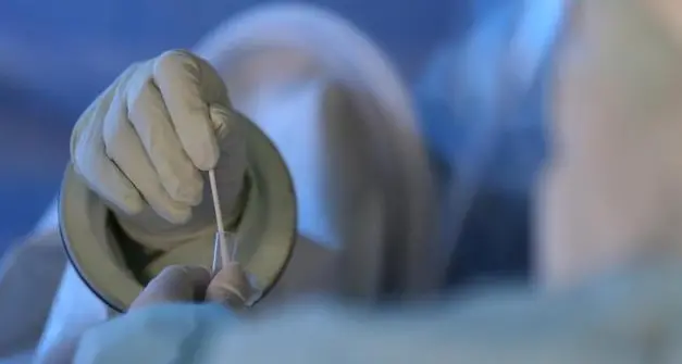 Inchiesta sui tamponi covid falsi: tre clienti patteggiano cinque mesi