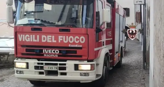 Vigolo Vattaro, principio d'incendio: intervento dei vigili del fuoco volontari