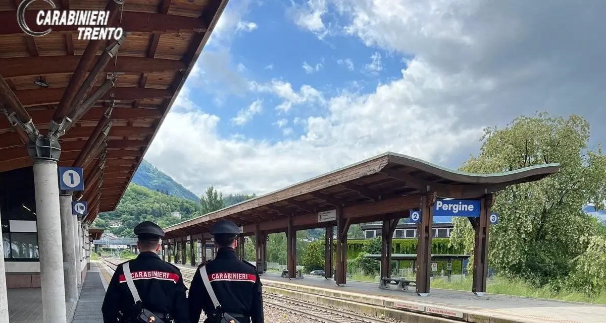 Pergine, denunciati due minorenni: sono accusati di aver rapinato un coetaneo