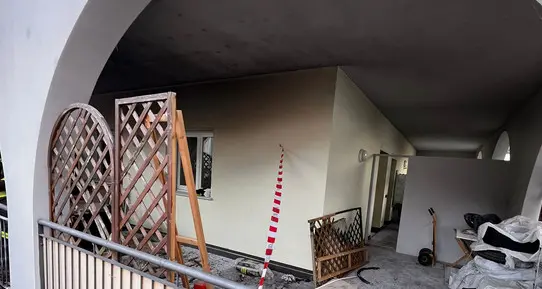 Zambana, fiamme nell'androne esterno di un palazzo