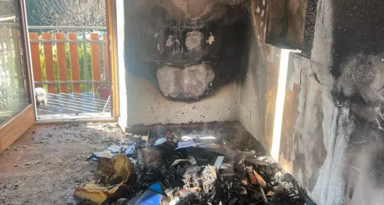 A Carisolo un soggiorno in fiamme, a Trento principio d'incendio in casa e i pompieri salvano cane e gatto