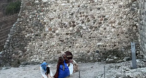Drena, il castello della Natività valorizza i presepi reatino e gardenese