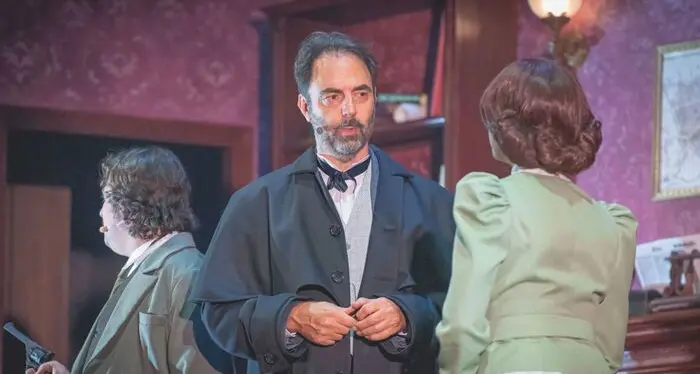 Marcorè: “Il mio Sherlock Holmes? Fedele all'originale, soltanto un po' addolcito...\"