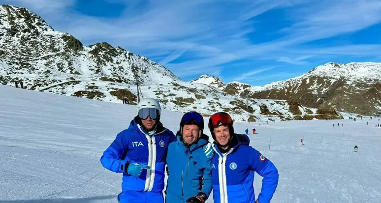 Max Biaggi diventa assistente maestro di sci in val Gardena: «Per la prima lezione e vorrei i miei bambini»