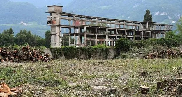 Aree inquinate, Della Volpe risponde all'Appa: «La replica contiene significative contraddizioni che rafforzano la mia critica»