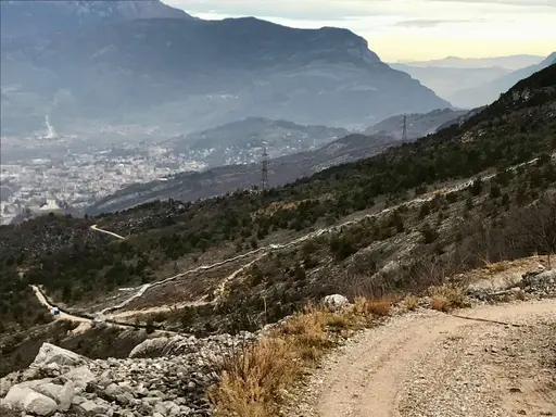 ROVERETO - Orme dei dinosauri passerella