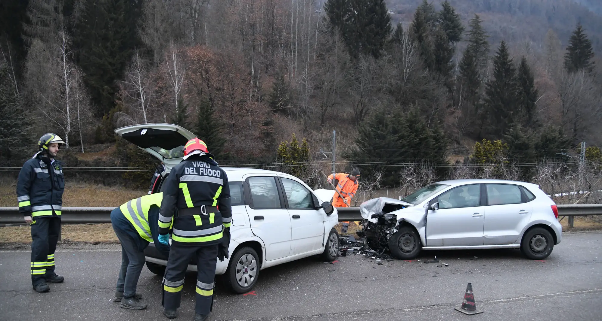 Scontro frontale a Commezzadura: due feriti, interviene anche l'eliambulanza