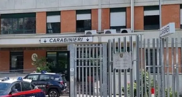 Arco, ragazza cade dal balcone: presa al volo e salvata da un carabiniere