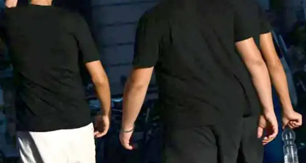 Tredicenne violentato da due amici nei bagni di un centro commerciale