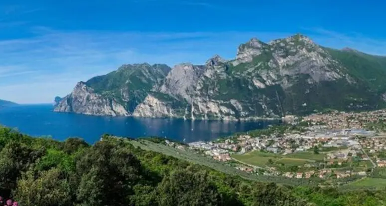 Garda unico, progetto da 900.000 euro per attirare turisti nordamericani
