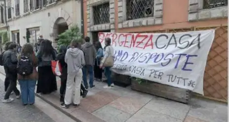 Sfrattati dagli alloggi Itea, ma l’Onu è dalla loro parte: scatta la mobilitazione