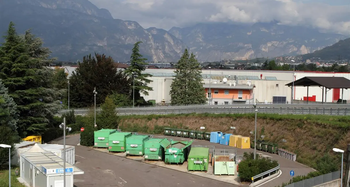 Rifiuti, associazioni contro la Provincia: «Dietro al consorzio Egato la fissazione per l'inceneritore»