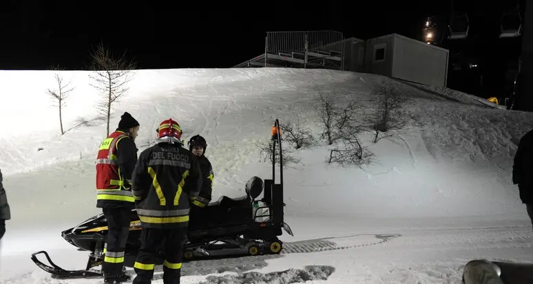 Pordoi, tre giovani trentini si schiantano con la motoslitta nella notte