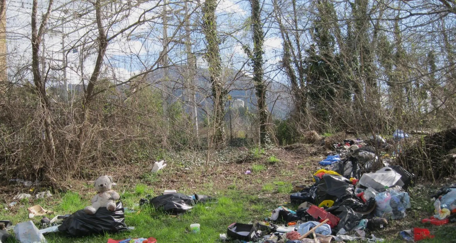 Rifiuti, scoperte tre nuove discariche abusive in un solo giorno
