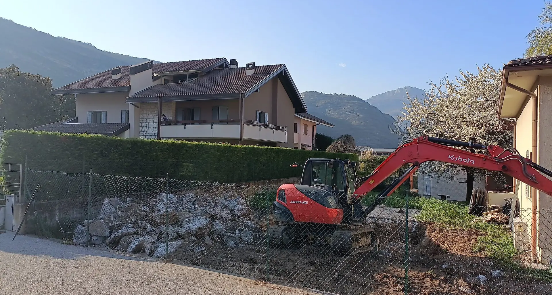 Sale la contestazione a Chizzola: «No all’antenna 5G tra le case»