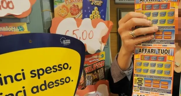Gratta e vinci da 2 milioni, la barista: quel cliente aveva davvero bisogno dei soldi
