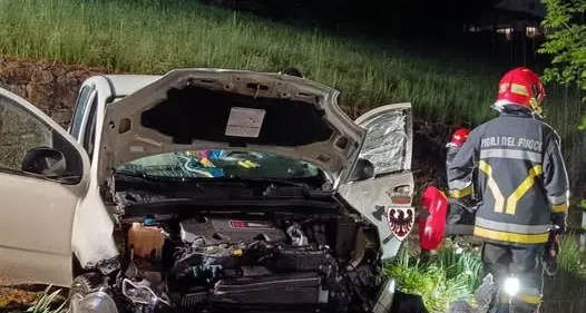 Pauroso schianto a Rumo: una donna resta ferita
