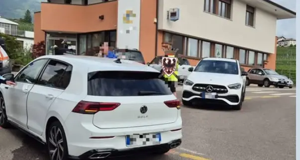 Scontro fra due vetture a Tassullo, una persona in ospedale