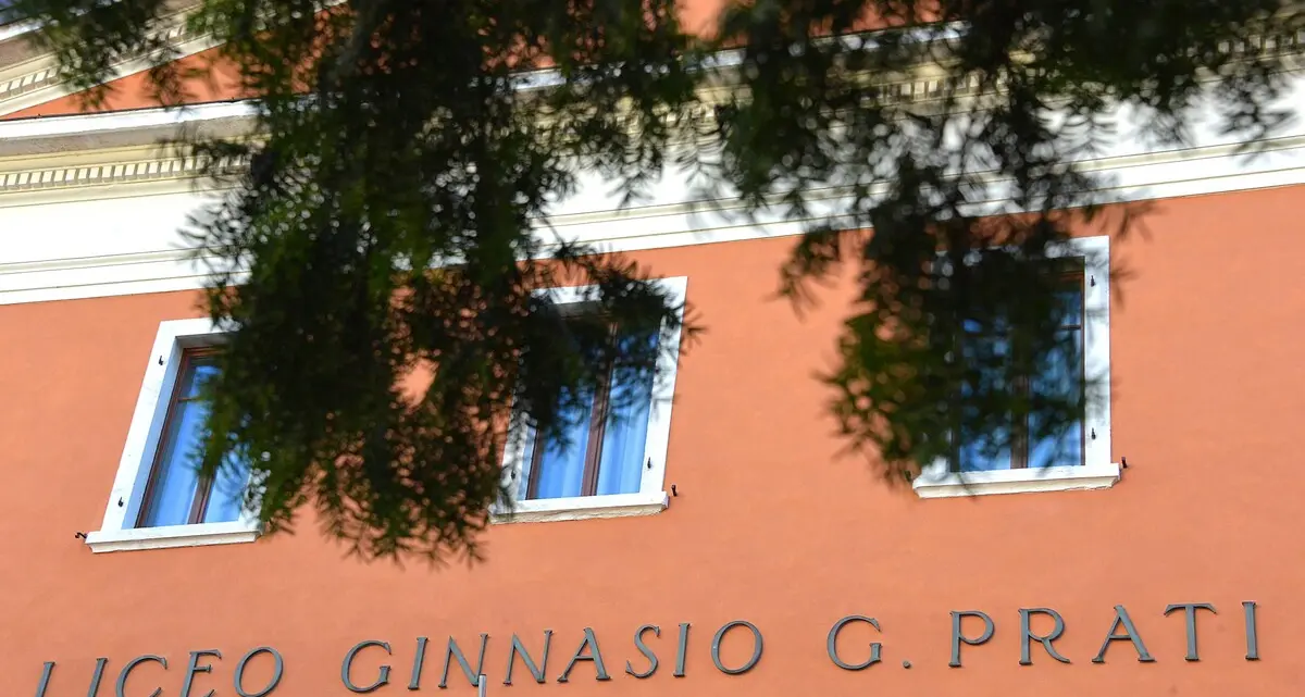 Liceo Prati, gli studenti chiedono ascolto. La lettera: «Realtà tesa, i voti come giudizi morali»