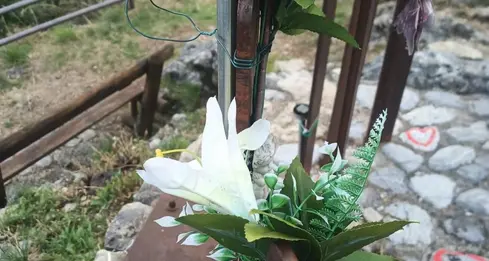 Tenno, di nuovo i vandali contro la stele in memoria di Alba Chiara Baroni
