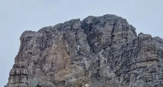 Cima Falkner, nel secondo crollo magnitudo di potenza 32 volte superiore a quello precedente