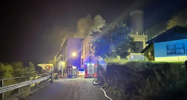 Paura nella notte a Lasa, in fiamme la centrale di teleriscaldamento