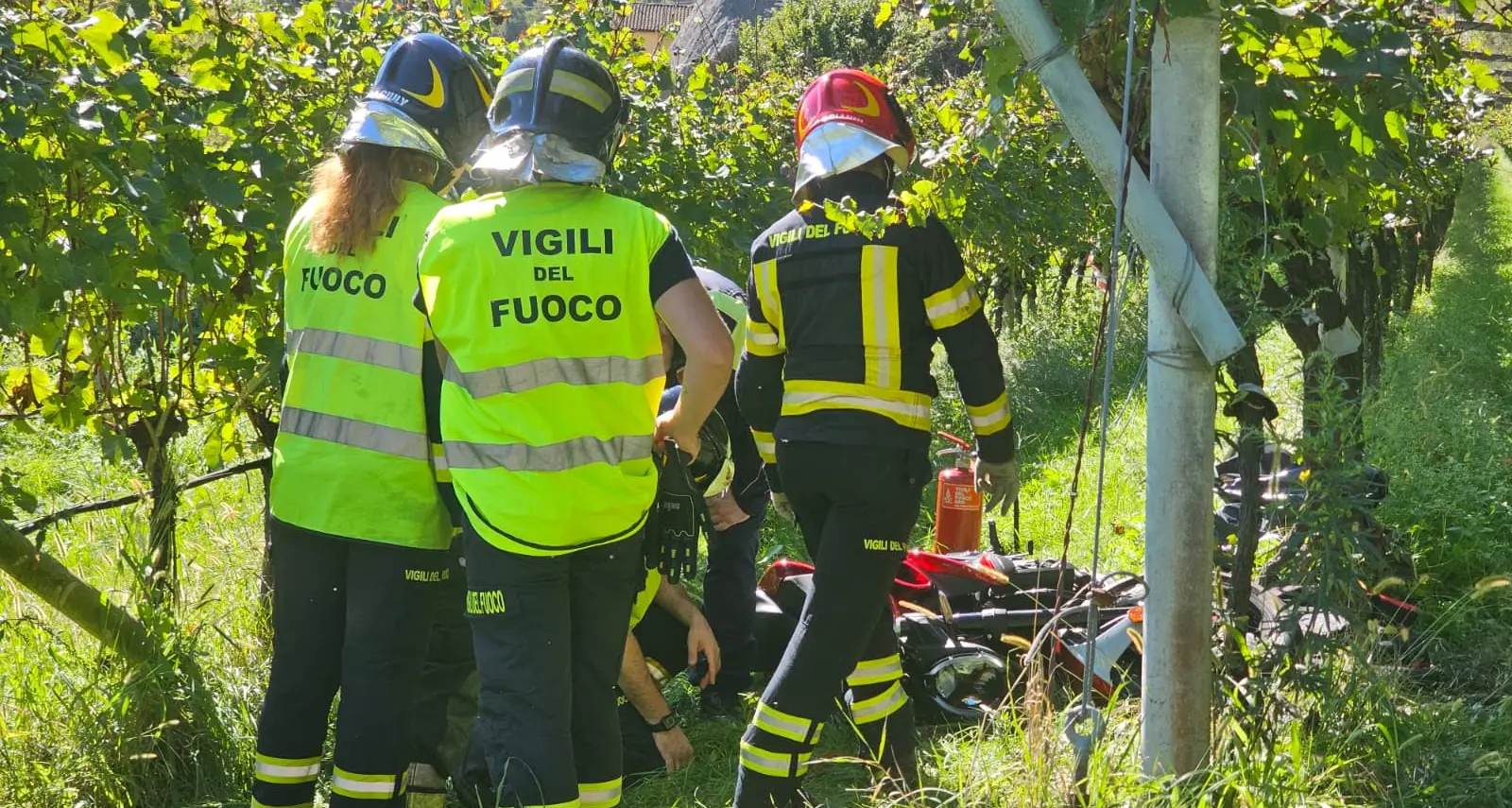 Vola fuori strada alle Marocche di Dro, centauro sessantenne all'ospedale