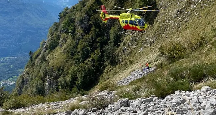E' un cacciatore l'uomo di 37 anni caduto in un dirupo a Covelo. L'allarme dato dai compagni