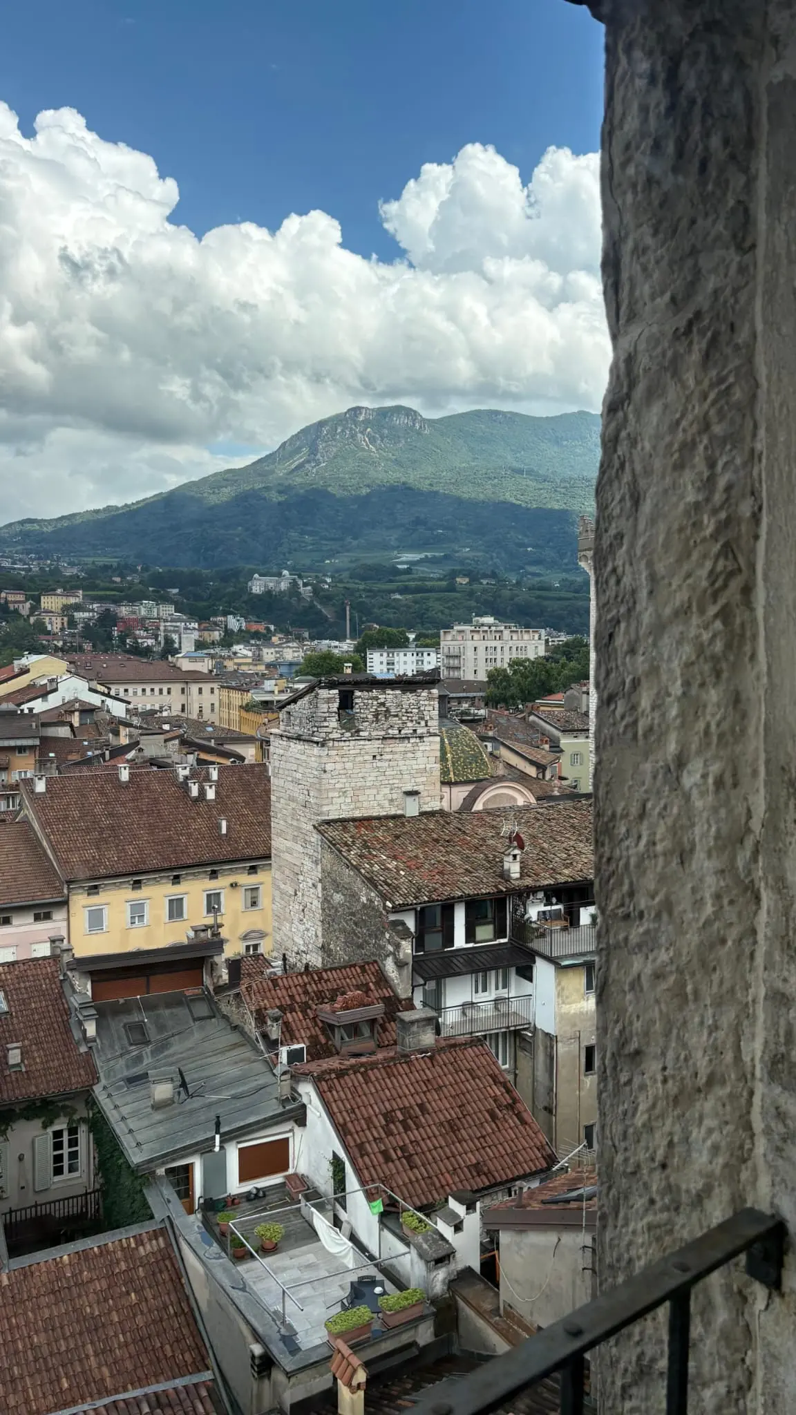 \"Autumnus\" a Trento torna con torri aperte, vini d’autore e arte sospesa nel tempo