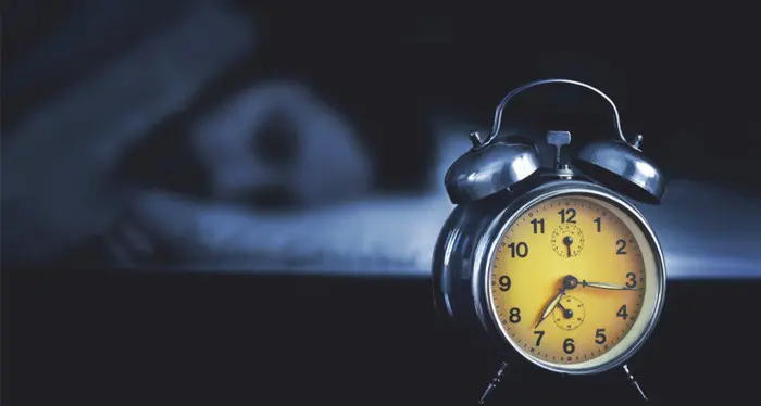 Tra sabato e domenica torna l'ora solare. Lo studio: l'ora legale riduce qualità e durata del sonno