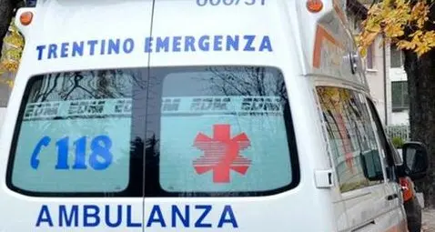 Paura a Gardolo: donna investita da un'auto e trasportata in codice rosso al Santa Chiara