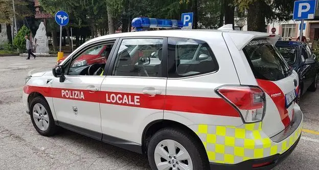 Arco, furgone abusivo per la Romania: patente sospesa