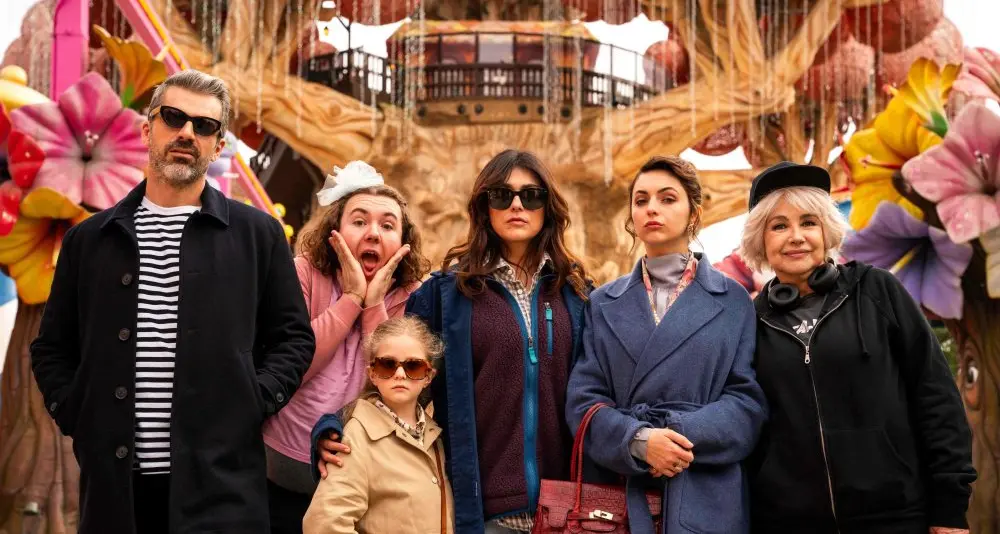 Gardaland diventa set cinematografico per la commedia “Una famiglia sottosopra”