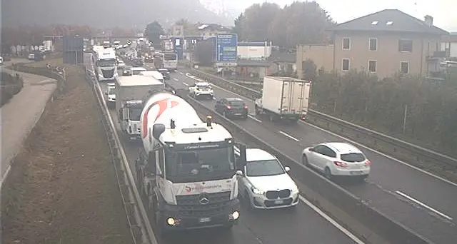 Incidente a Trento sud, lunghe code in tangenziale