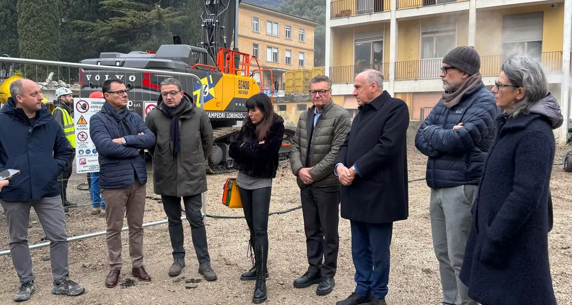 Arco, parte la demolizione del padiglione A dell’ospedale