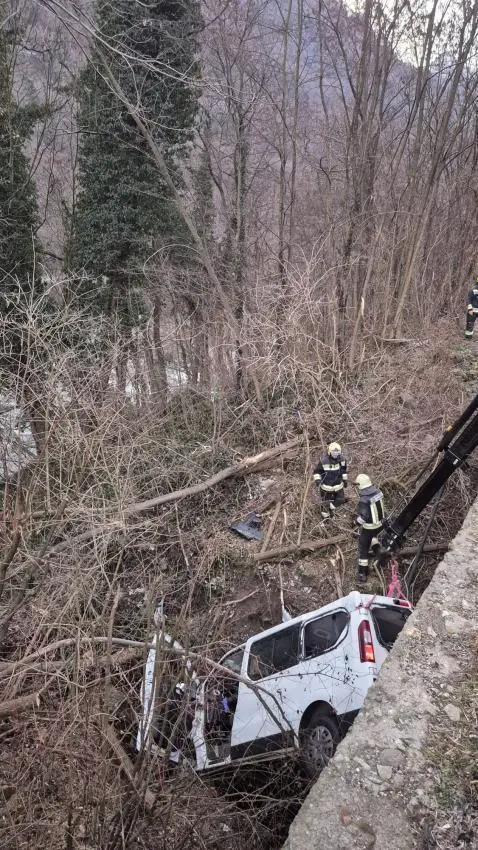 Val Gardena, furgone vola nella scarpata e finisce nell’Isarco
