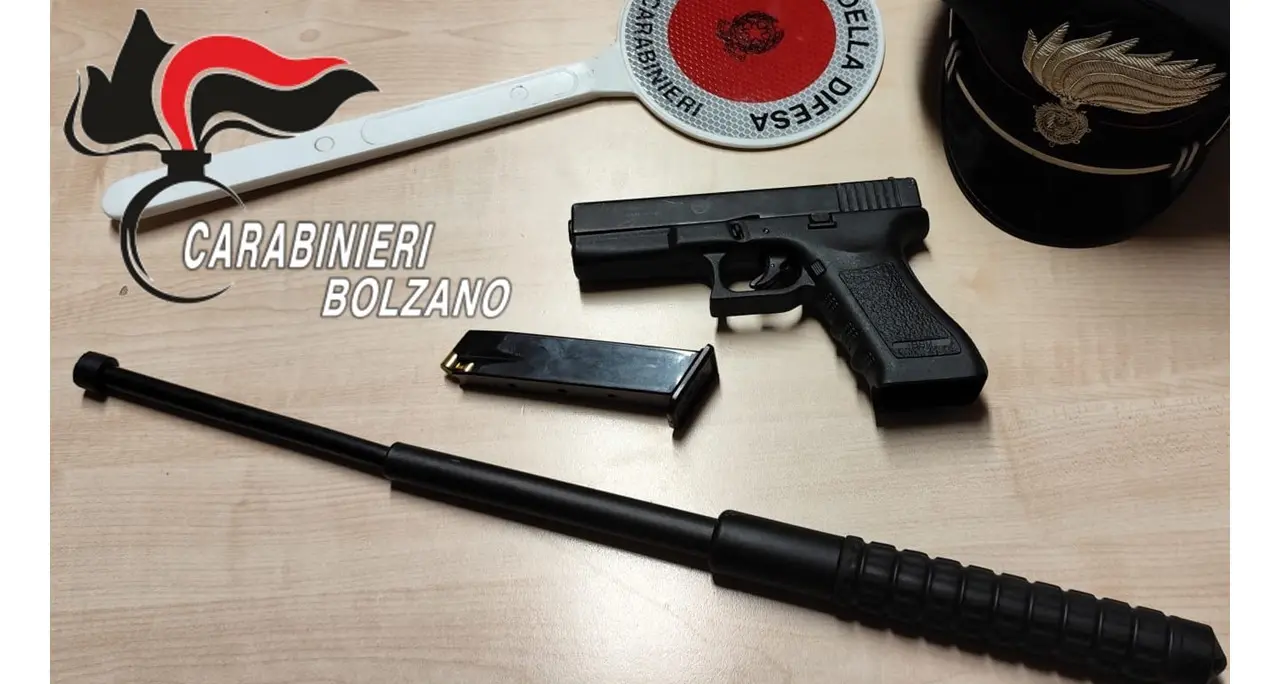 Pistola finta puntata a un coetaneo durante la rapina: denunciato un 15enne