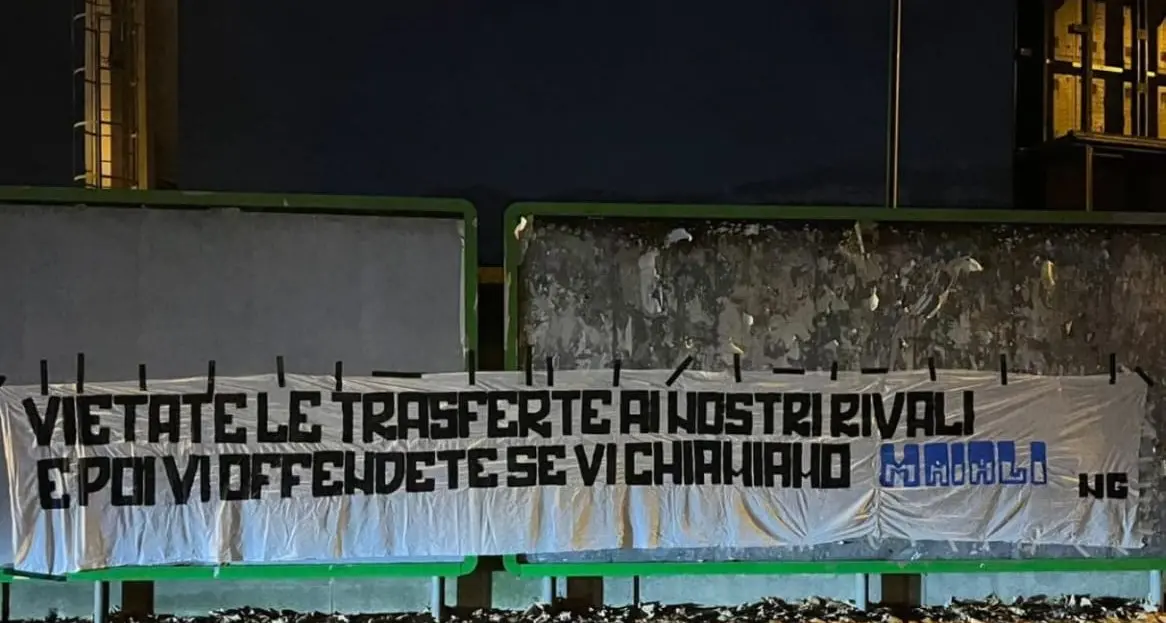 Tifosi del Trento, striscione contro la polizia dopo il divieto ai lecchesi: la Digos indaga
