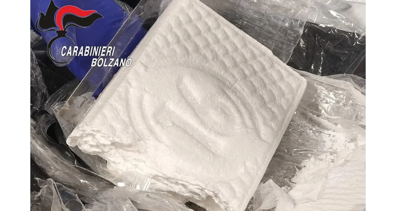 Nascondeva in casa un chilo di cocaina, arrestato un ventenne a Brunico