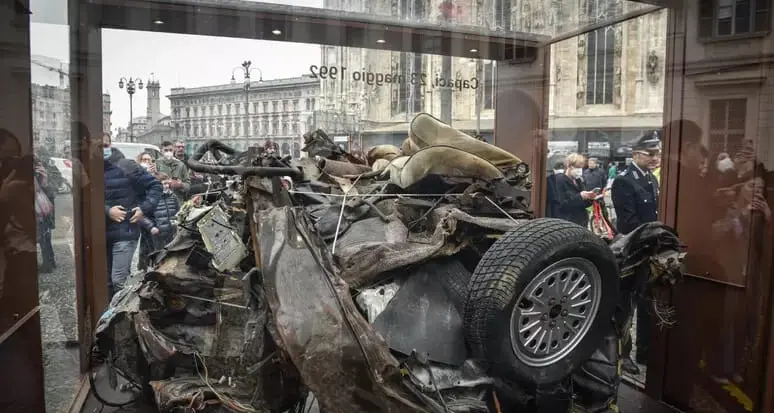 A Trento l’auto della scorta di Falcone: divieti in piazza Dante